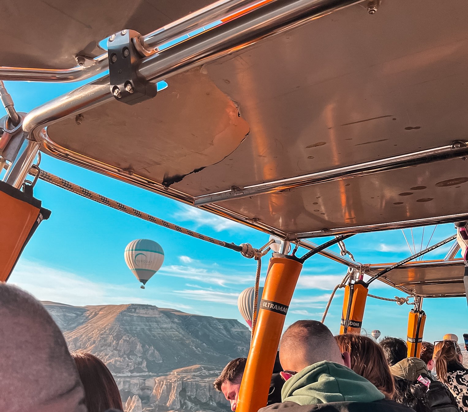 Cappadocia mongolfiera-cestino-cappadocaitoturistinformaiton